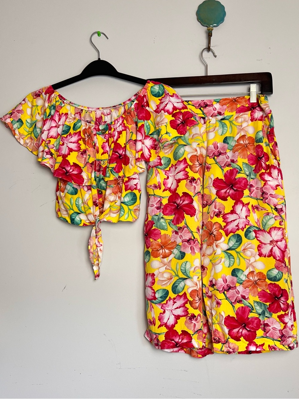 Bright Floral Two-Piece Summer Festival Set - Multicolor